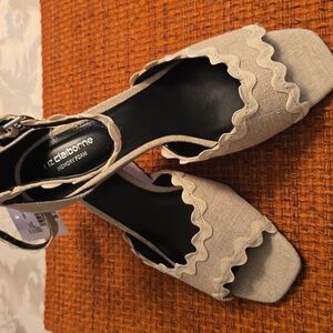 LIZ CLAIBORNE BRAND WOMEN'S "SAND" COLOR STRAPPY SUMMER  WEDGE HEELS SIZE 7